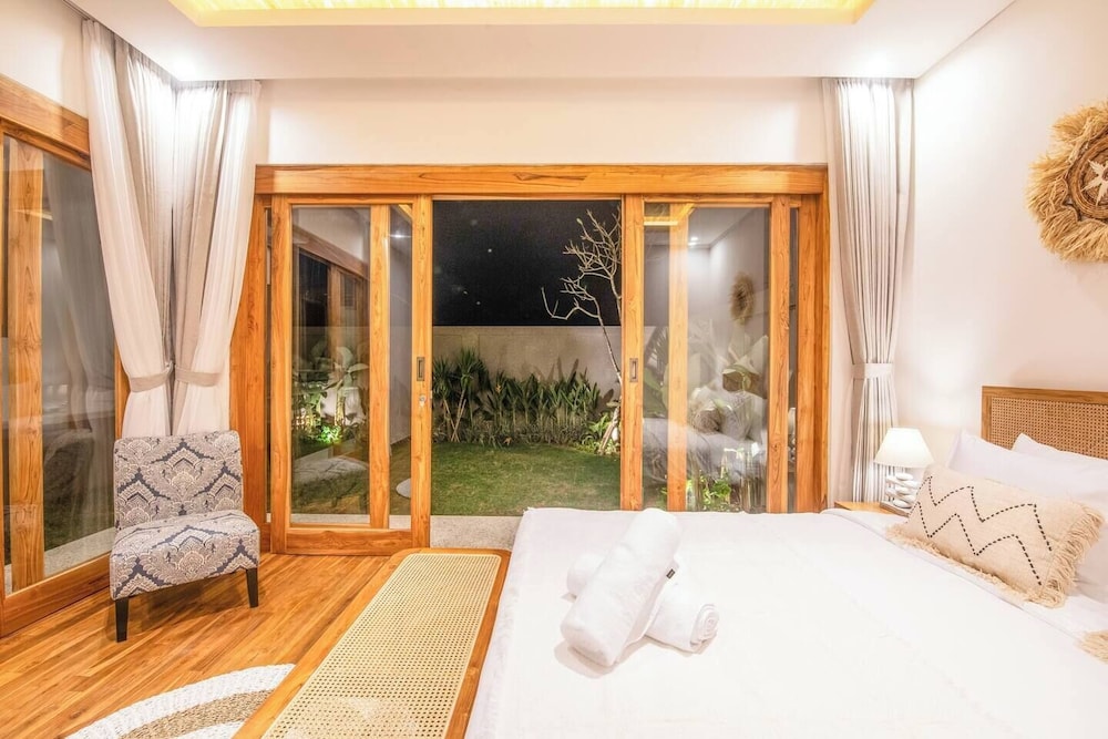 Luxurious 6 BR With Sea View, 5 Mins to Savaya