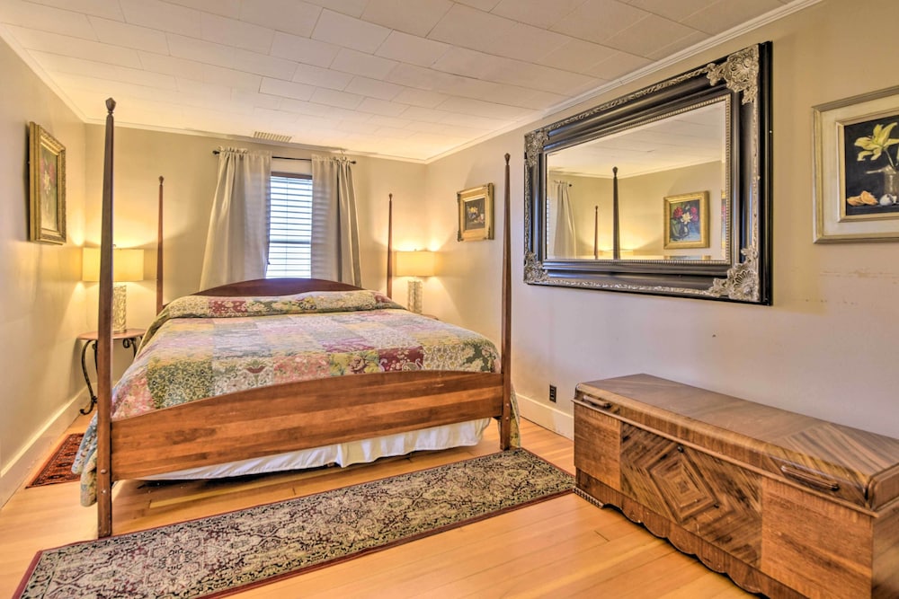 Rustic Roxbury Ski Farmhouse With Trails! view 5