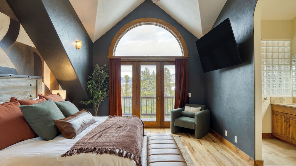 Skate Bowl, Hot Tub & Game Room Breckenridge Adventure Chalet by Avantstay