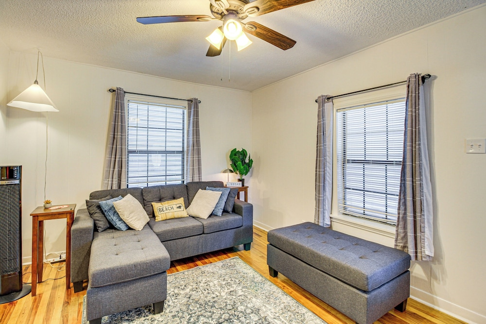 4 Mi to Mcgee Beach: Corpus Christi Home w/ Patio