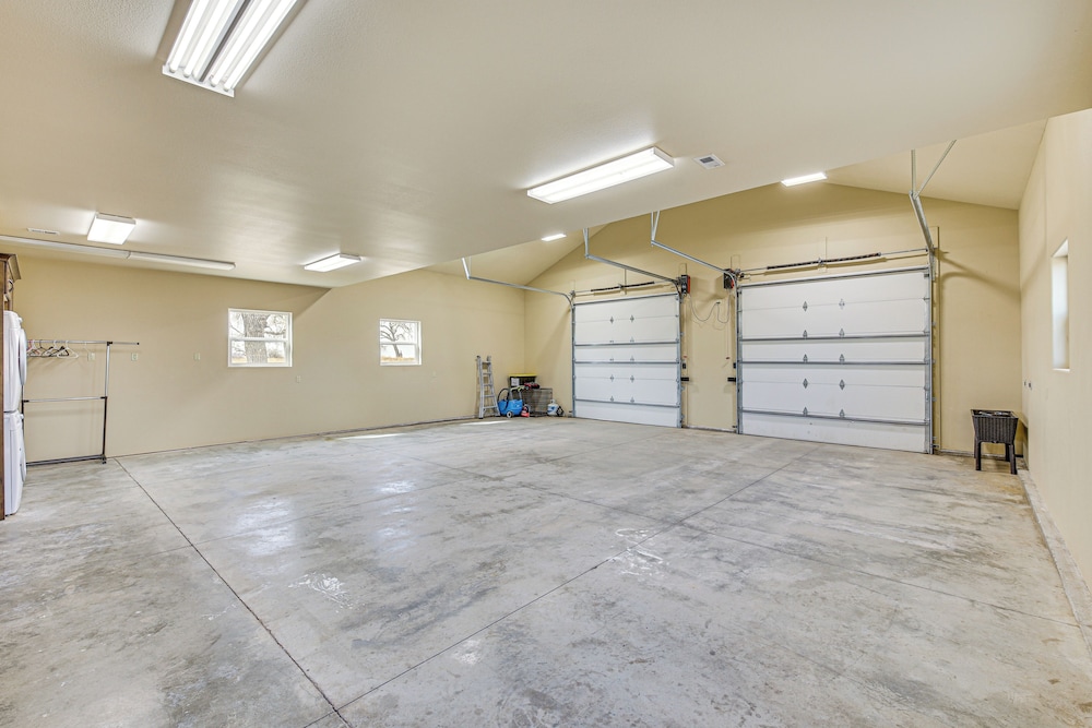 Riverside Retreat in Bridgeport w/ Game Room!