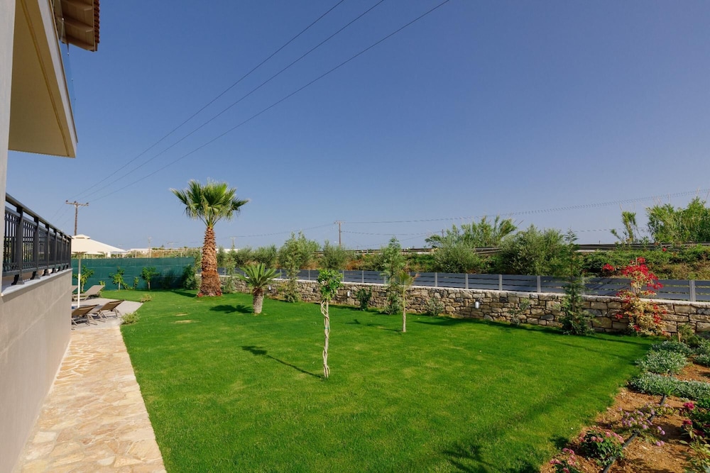 Stunning Villa Plumeria Rethymno view 4