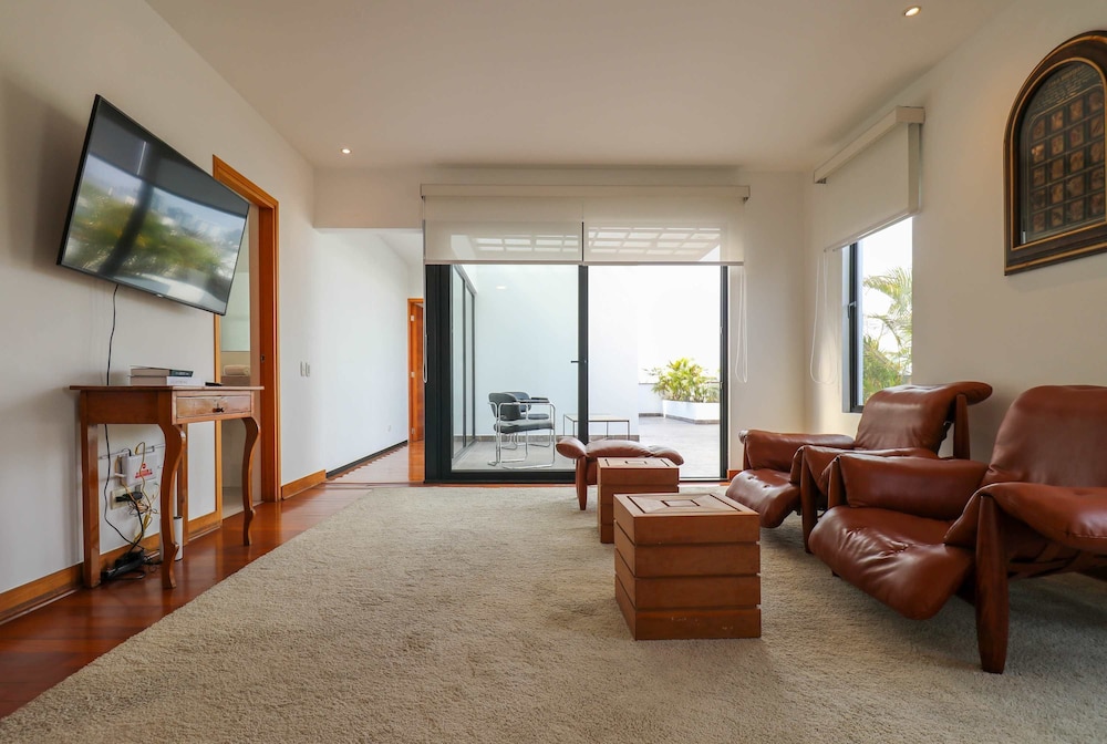 w Radiant 2BR w Modern Terrace in Miraflores