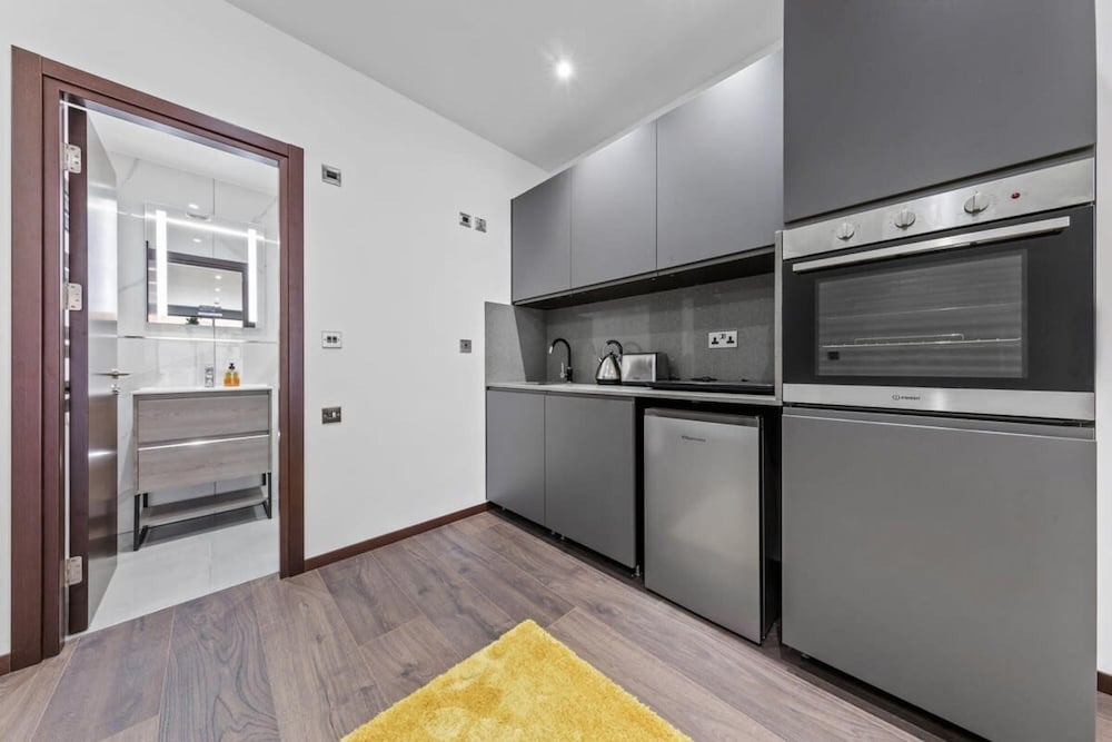 Luxury Sleeps 4 Studio Flat