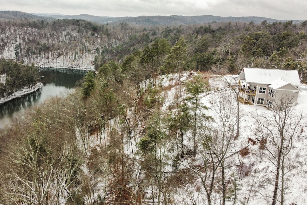 11 Mi to Dtwn Ellijay: Newly Built Modern Cabin!