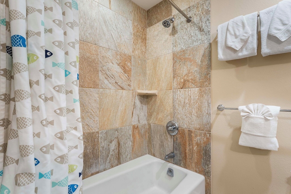 Private Beach Access Includes Concierge Outdoor Spacious Lanai!