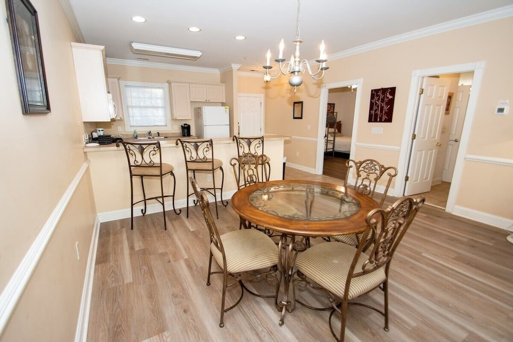 Magnolia Pointe Luster Leaf 4879-103 2 Bedroom Condo