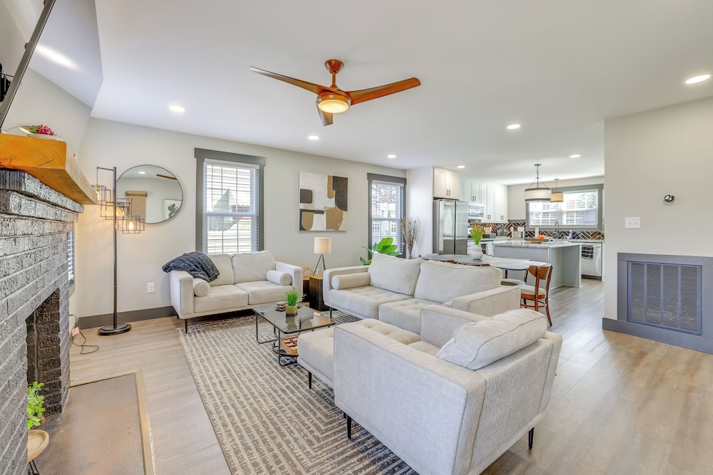 4 Mi to Liberty Bridge: Greenville Getaway w/ Deck