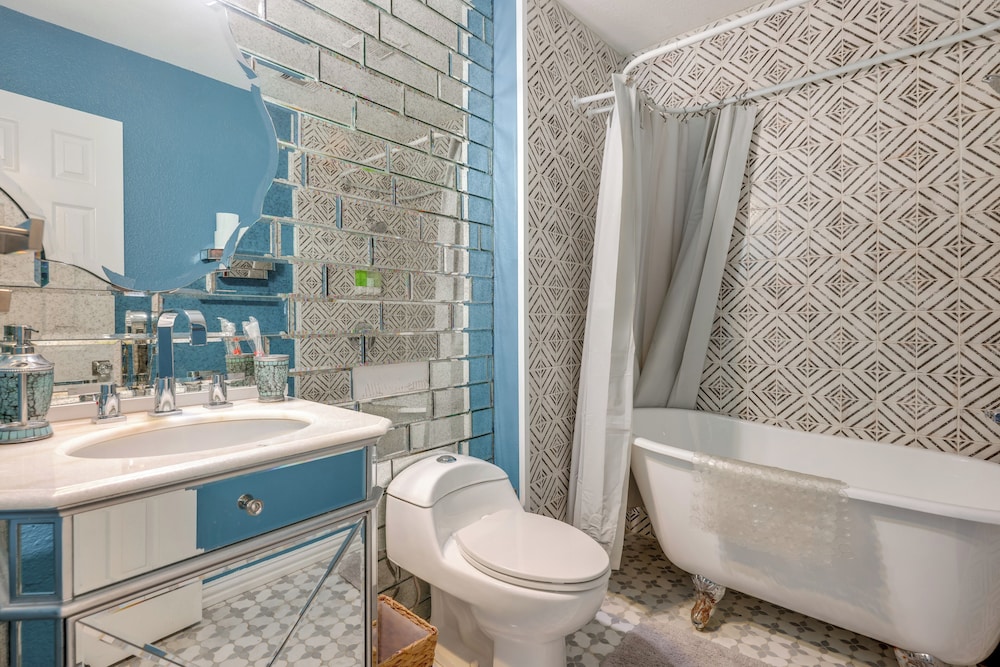 Dog-friendly Retreat w/ Yard, 22 Mi to Dtwn Austin