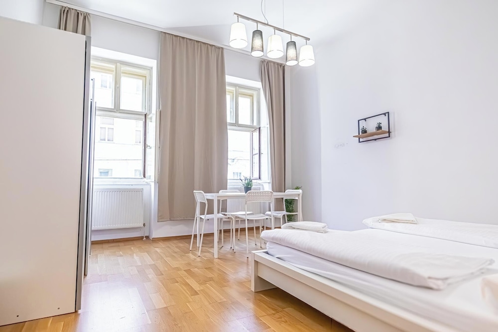 Affordable Cozy 2BR Apt Near Stadthalle