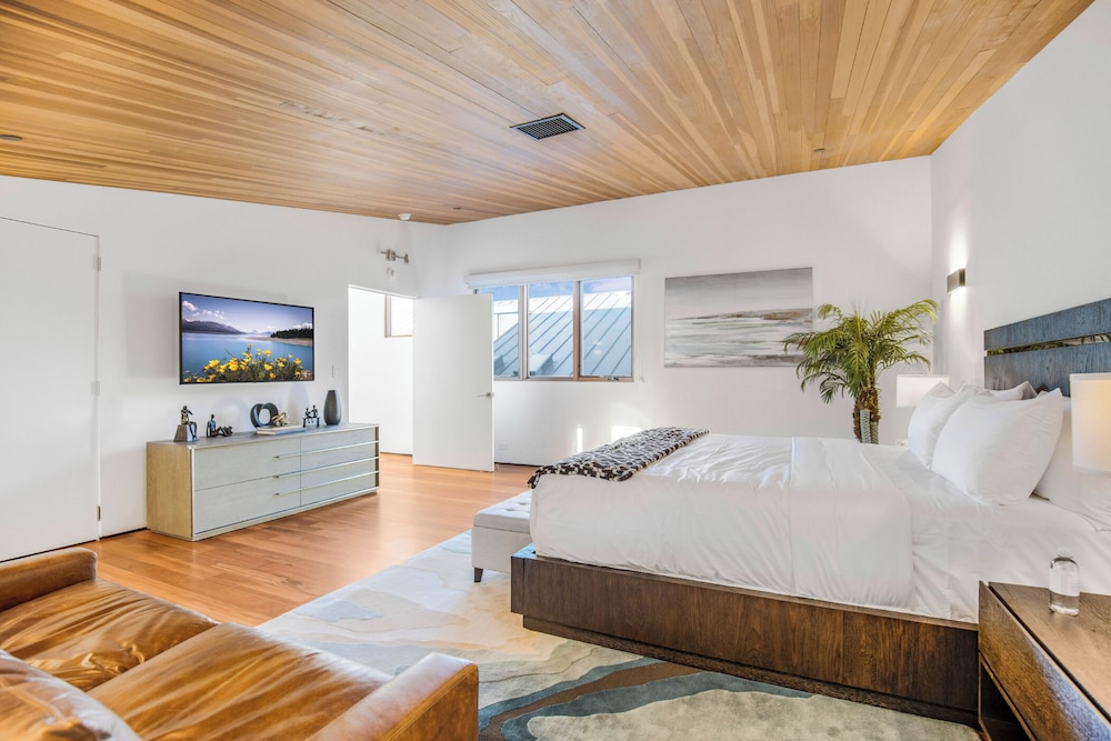 Cedar Loft Villa view 4
