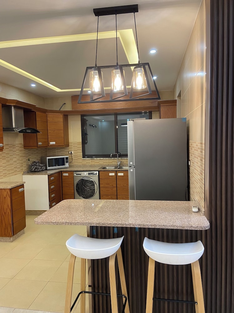 Charming 3-bed Apartment in 7th Circle Amman view 4