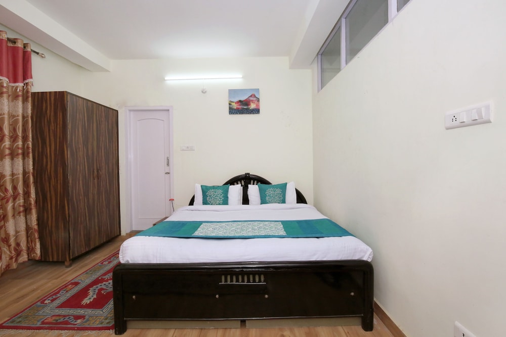 OYO 10165 Home 2BHK Snow View Apartment