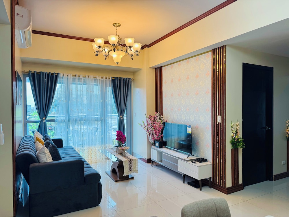 Luxury Staycation beside Okada
