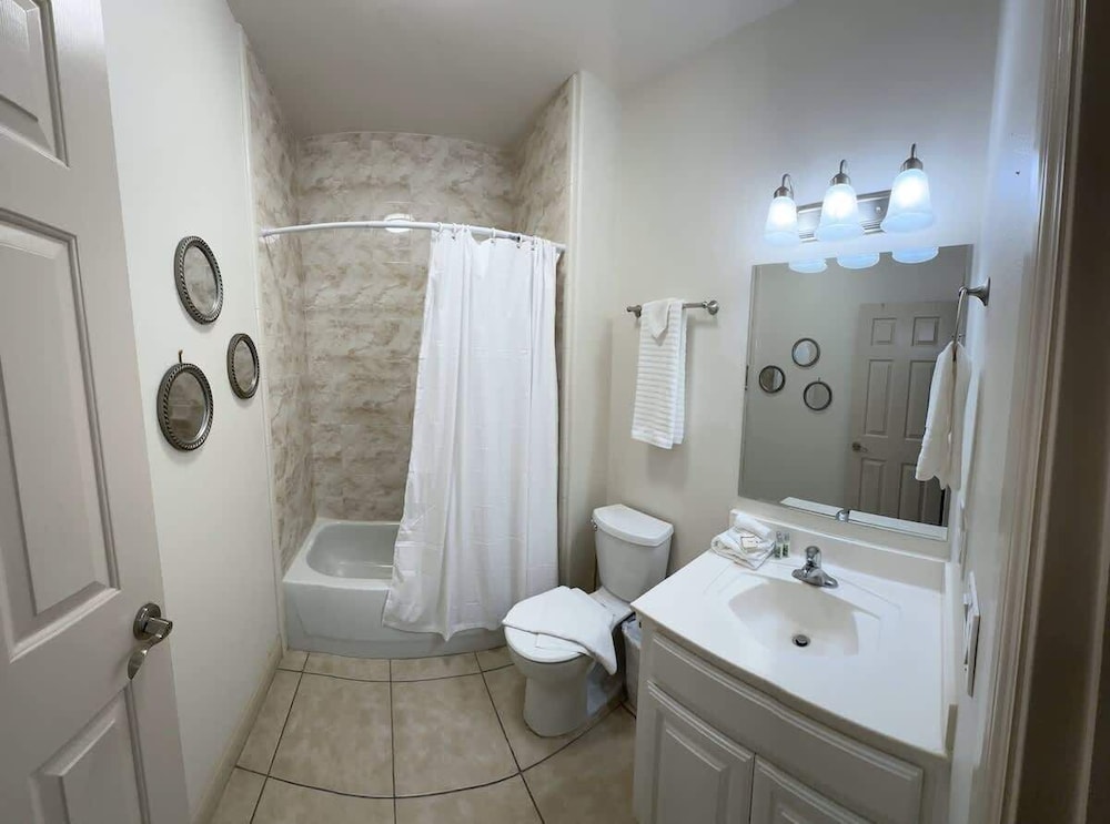Family Friendly Beach Condo With Pool