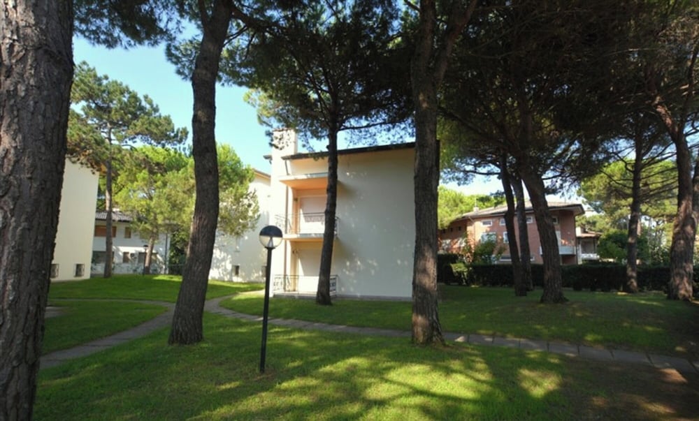 Equipped Flat for 5 Guests in Lignano Pineta With Communal Garden