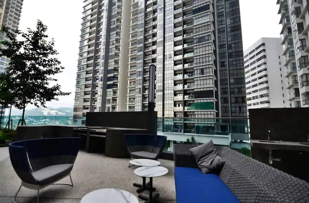 Cozy & Stylish 2BR Apt at Arte Plus, Free Parking