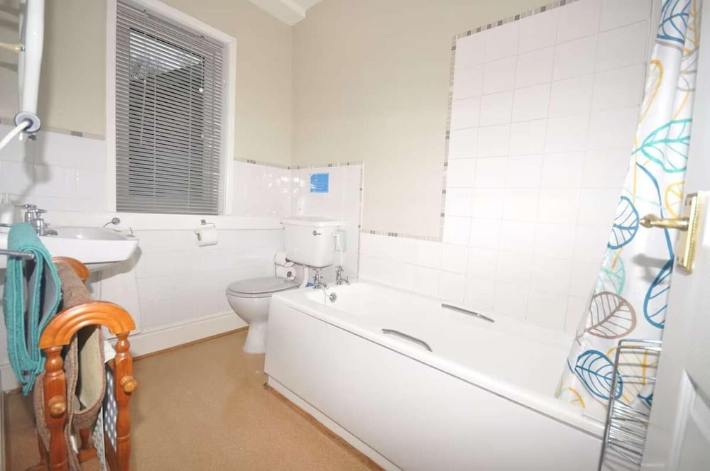 Sleep 4-5 Family Cottage - Petok, Parking,gameroom