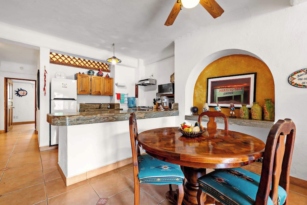 Ocean View 1Br Condo-balcony-beach-pool - 306