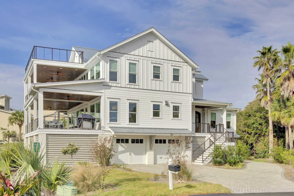 7 Beachwood East by Avantstay Steps to the Beach Ocean Views, Hot Tub, 7bdr