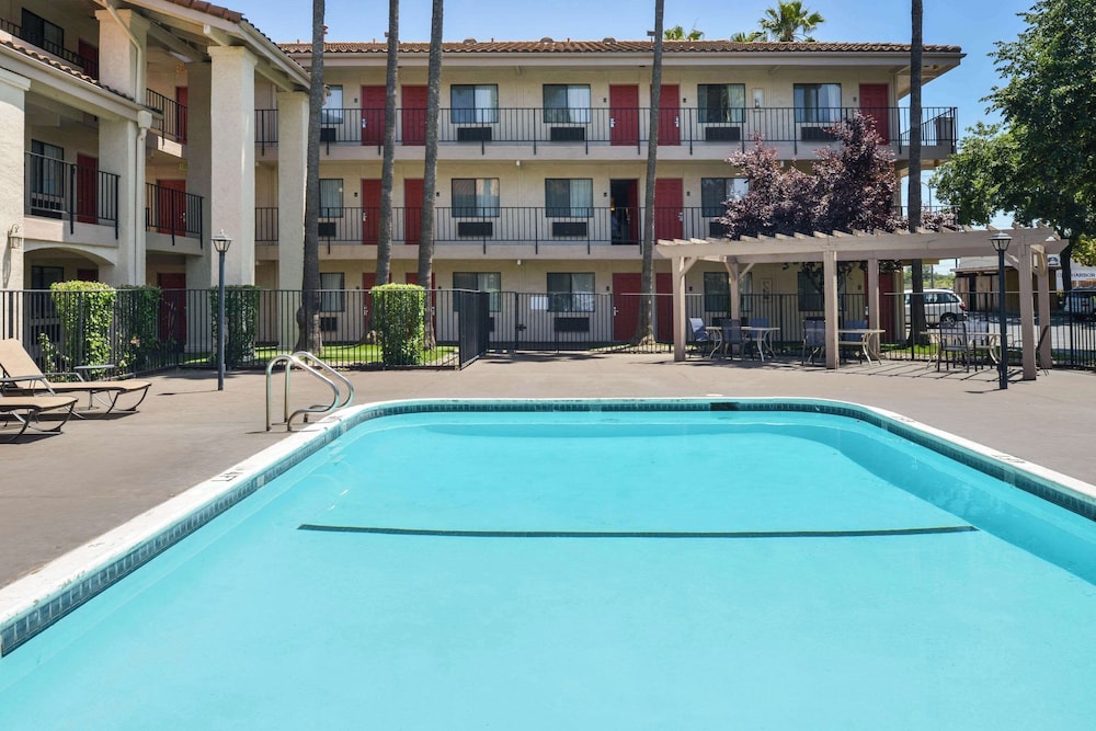 Rancho Cordova Inn view 2