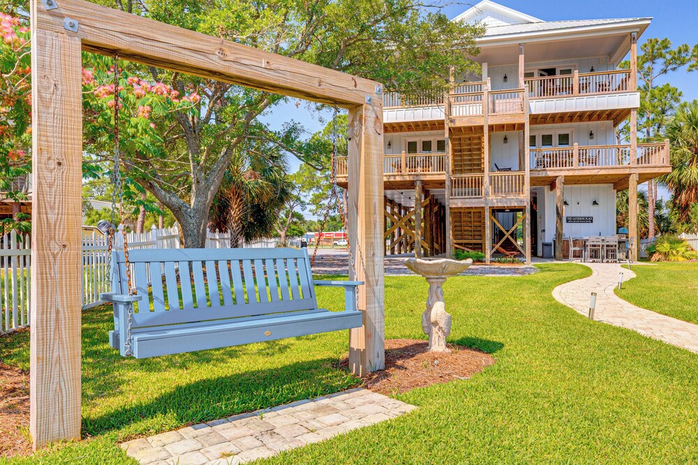 Waterfront Oasis in Dauphin Island - Shared Perks!