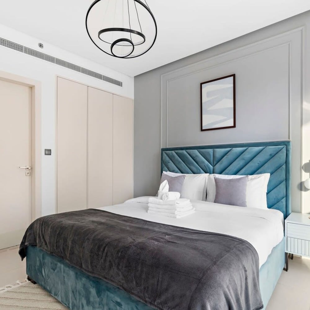 Silkhaus Chic in West Avenue Pool Gym Access