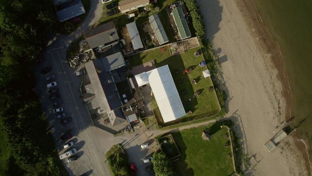 The Saratoga Bar & Rooms