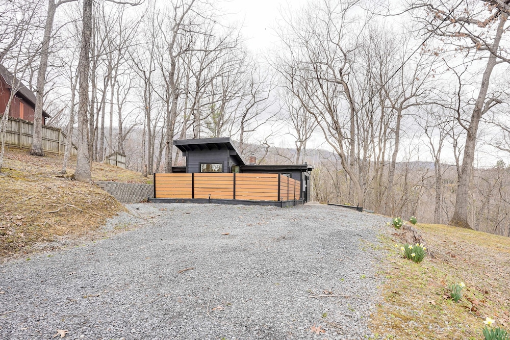 Luray 'black Walnut Cabin' on 2 Acres w/ Fire Pit!