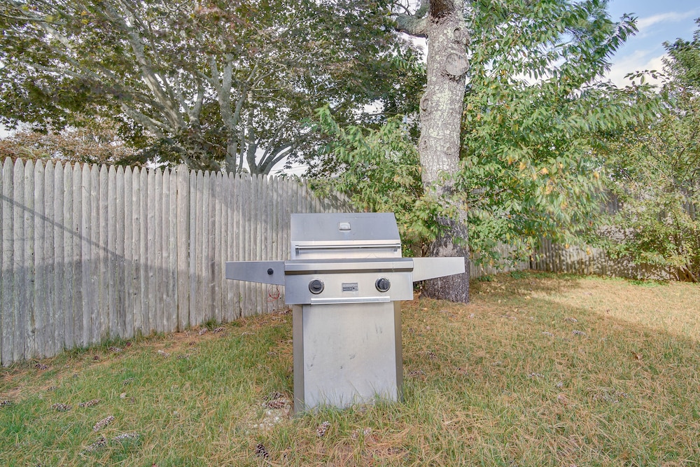~ 1 Mi to Beach: Cape Cod Apt in South Yarmouth
