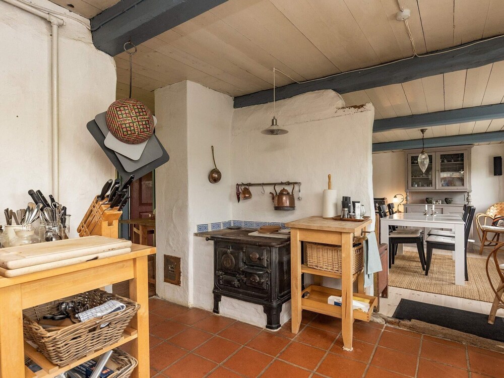 6 Person Holiday Home in Humble view 4