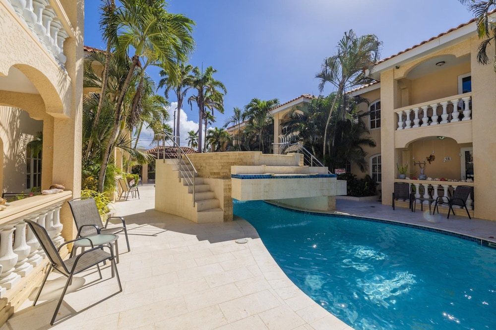 Charming Condo in Prime Location Wacamaya Condos