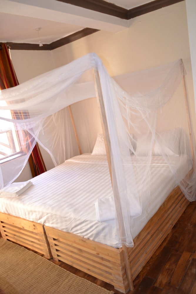 Bunyonyi Apple Farm Stay view 3