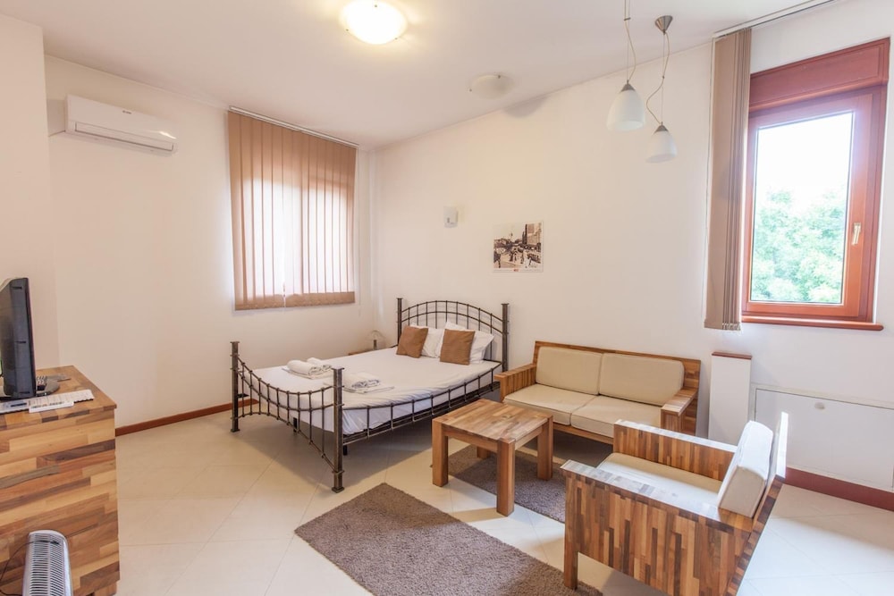 Belgrade Hills Villa and Suites