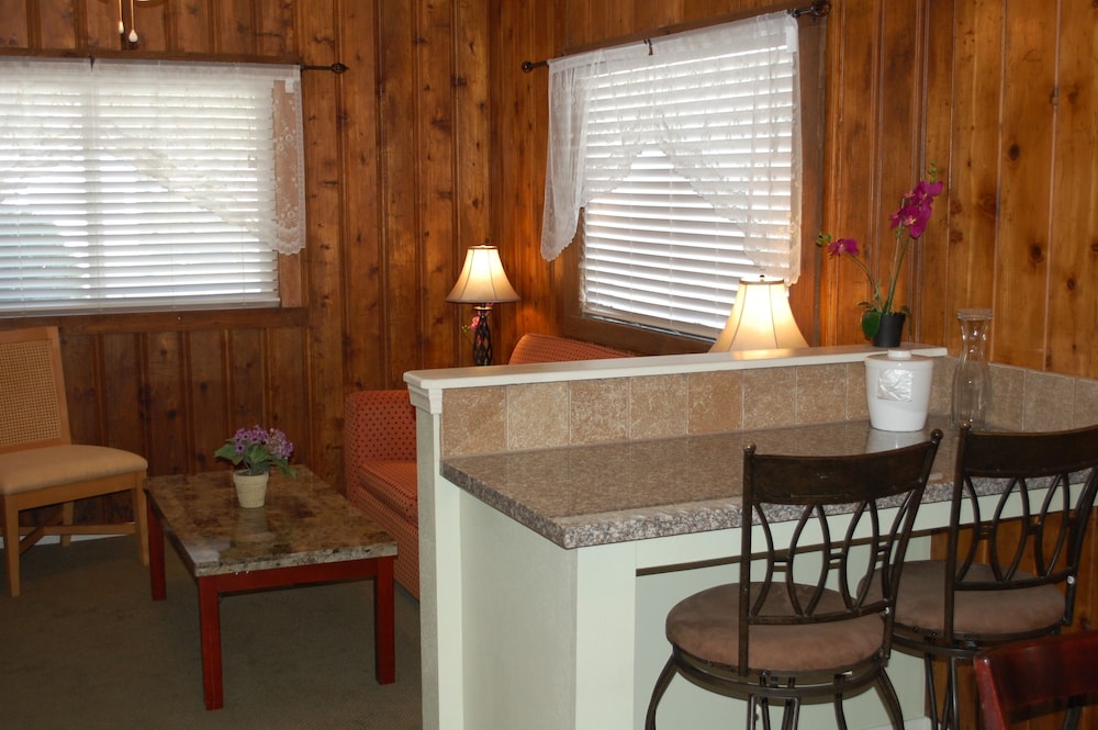 Bishop Vacations - El Rancho Motel - Property Image 49