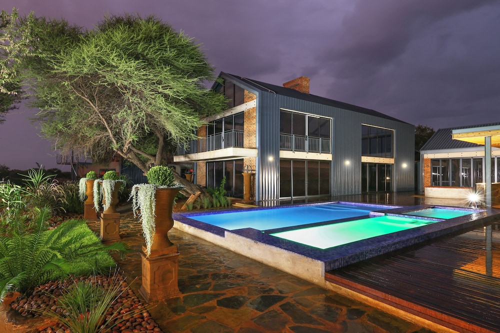 Naka Luxury Safari Lodge
