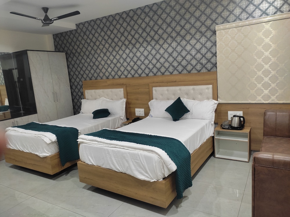 Hotel NVR Grand