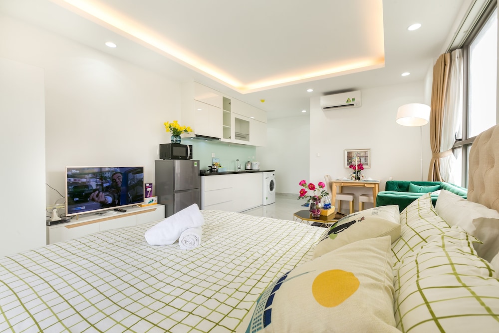 Jennifer House - Millenium Apartment