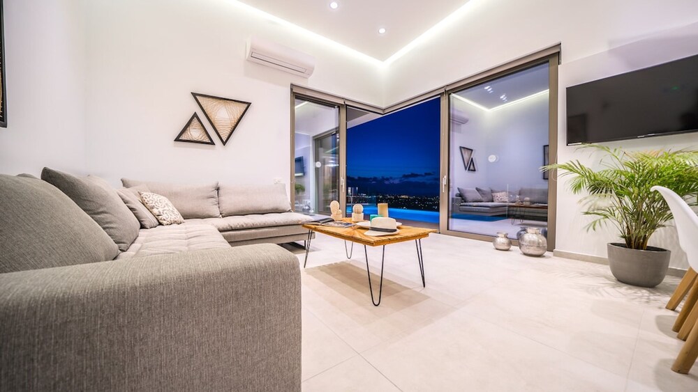 Villa Con Vista- Heated Pool 4 bdr Sleeps 8