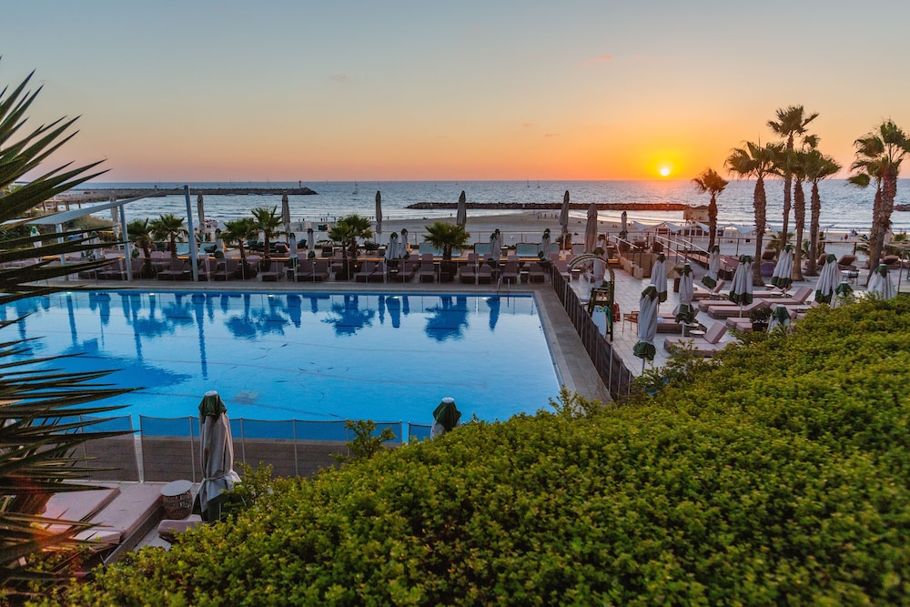 Dan Accadia Hotel