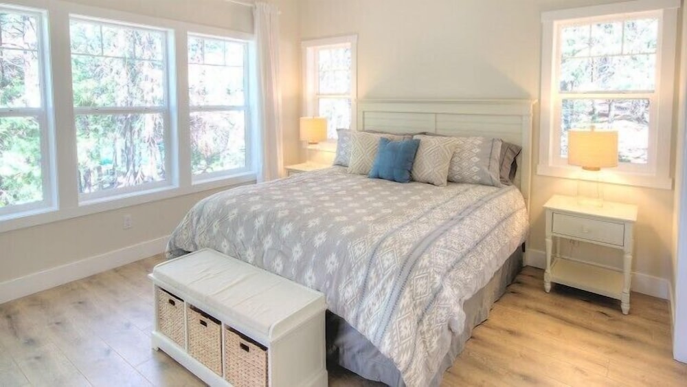 Scenic Wonder Craftman Cottage 3 Bedroom view 2