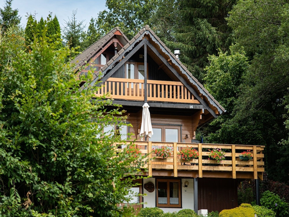 Forestside Chalet With Charm