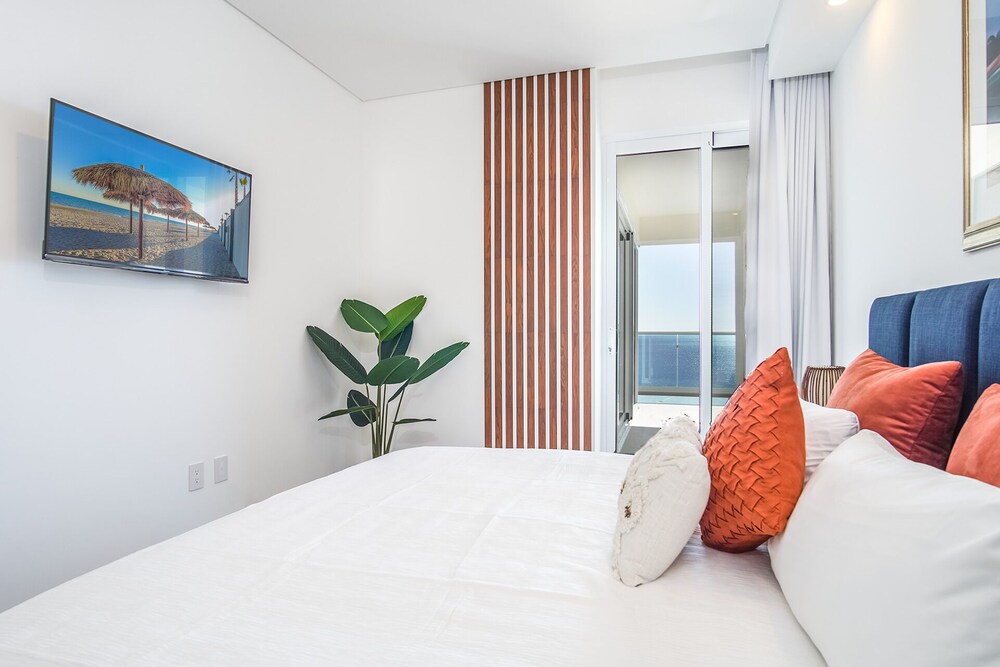 Beautiful 2 Bedroom Condominium Fully Equipped at the New Encantame Towers Verano 805