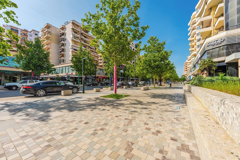 Kondo Stays - City Center Apartments