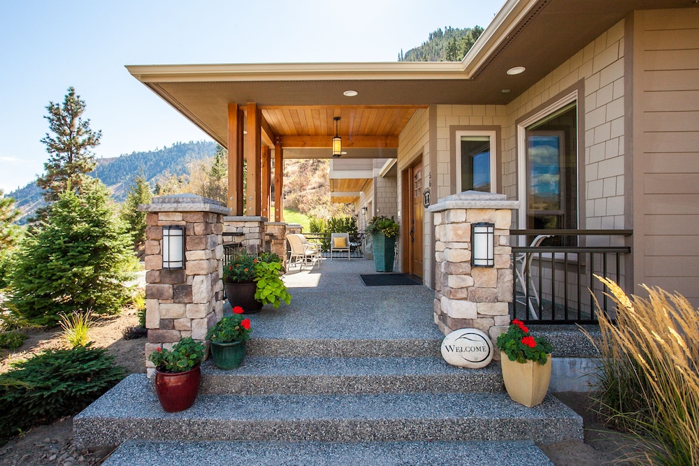 Cascade Valley Inn