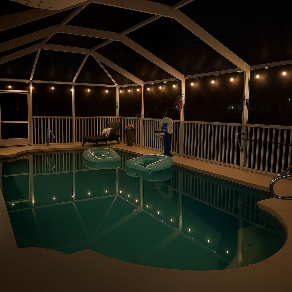 Seahorse Cove - Pool, Gulf Access & Tiki Bar 3 Bedroom Home