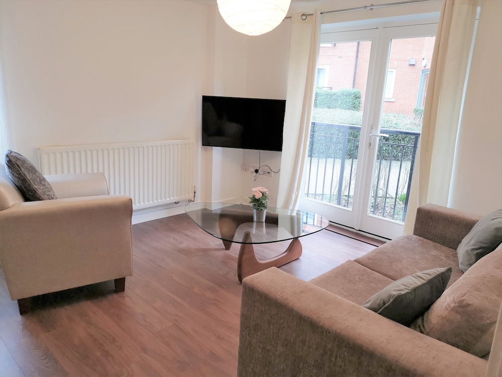BookedUK - Home from Home Apartment 4