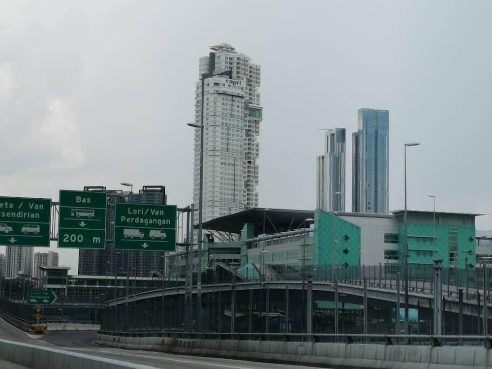 Comfy 2BR Tritower Suite Near JB Ciq, Jbcc & Capri