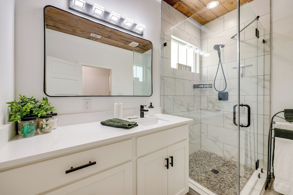 1 Mi to Landa Park: New Braunfels Home w/ Patio!