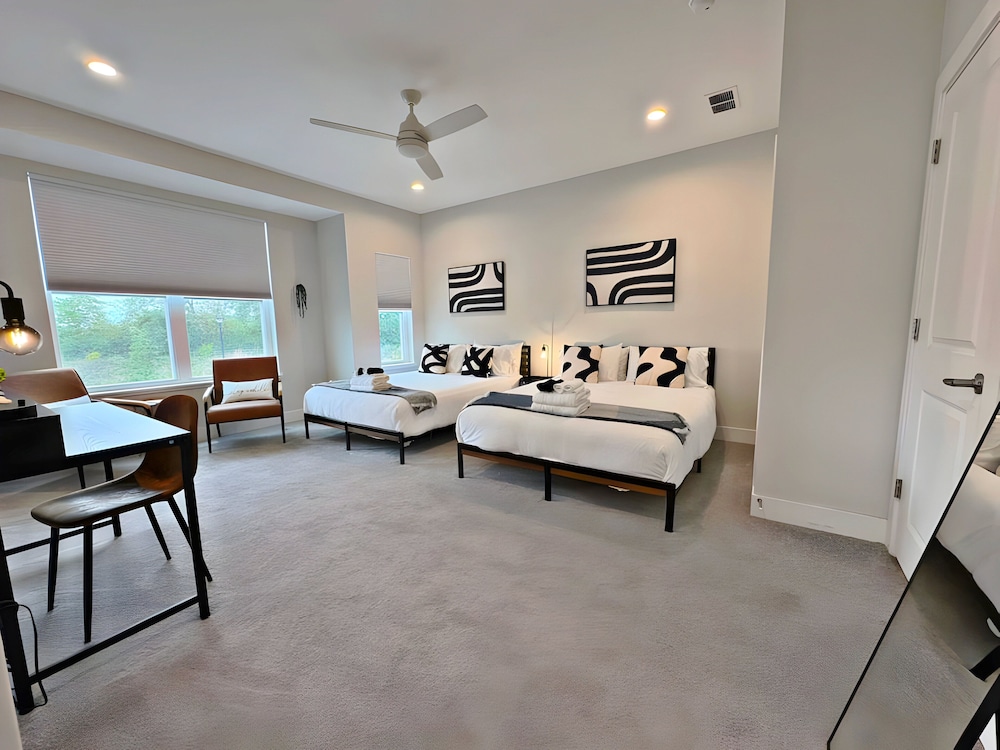 Modern 4BR with Parking - WV rep 4